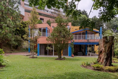 Casa En Venta En El Tesoro. Cod V11847