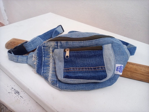 Imagen 1 de 6 de Riñonera De Jean Reciclado