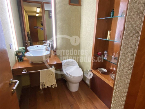 Casa En Arriendo De 5 Dorm. En Lo Barnechea
