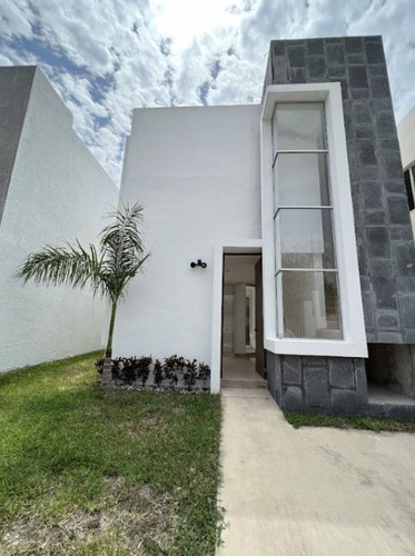 Casa En Venta En Dzitya Con Un Estilo Moderno De 148 M2