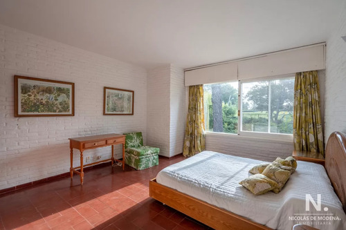 Casa En Venta En Barrio Golf, Superficie De Terreno: 4000 M2, Superficie Edificada: 557 M2