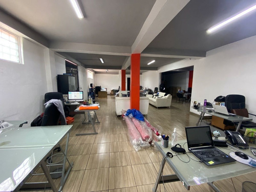 Edificio Comercial En Zona Muy Transitada