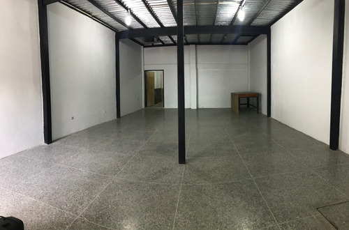 Imagen 3 de 14 de Local Comercial Calle Rivas Dávila, La Victoria