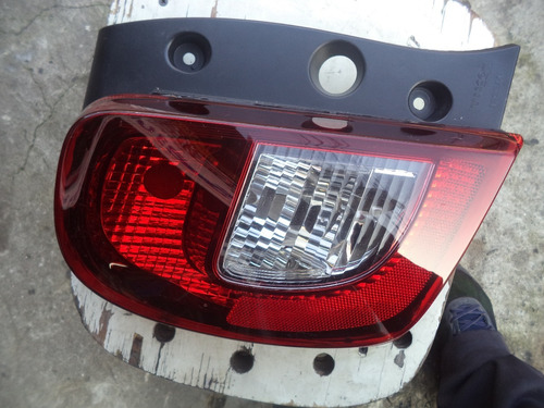 Lanterna Traseira Nissan March 2015 Lado Esquerda Original