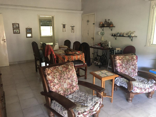 Imagen 9 de 19 de Casa Chalet Venta 4 Ambientes - Permuta - Villa Tesei Hurlingham
