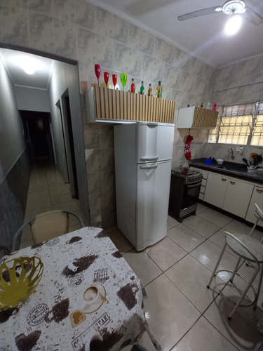 Casa 3 Dormitorios, 1 Suite, Mobiliada, 30 Metros Do Mar, Locação