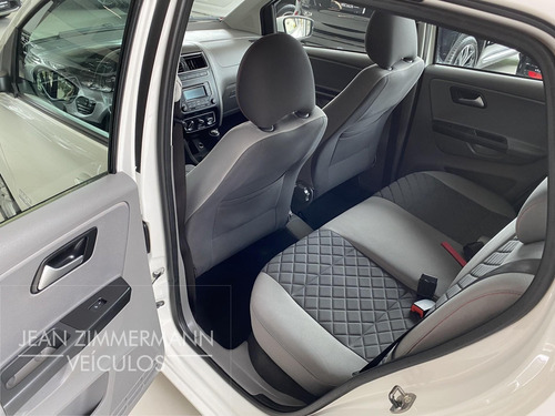 Imagem 2 de 15 de Volkswagen Fox Highline 1.6 Flex