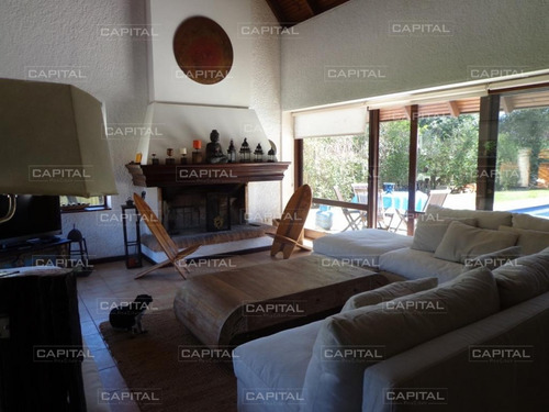 Casa De 5 Dormitorios En Playa Mansa Punta Del Este-ref:28553