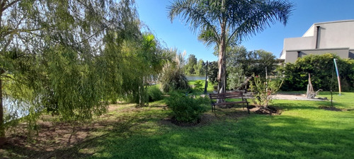 Dueño Directo. Vendo Casa Dueño Directo, Vende En El Canton , Casa Moderna De Diseño Minimalista A La Laguna Con 40m De Costa Propios, Parque Y Piscina Con Solarium