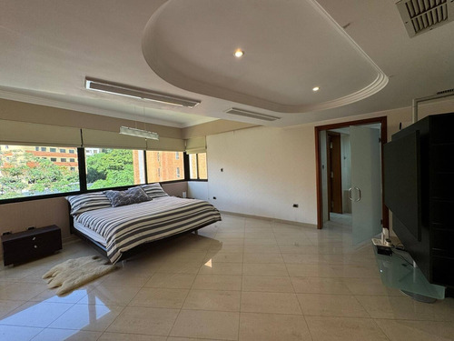 Rafael R. Vende Apartamento La Trialeña Planta 100%. 290519