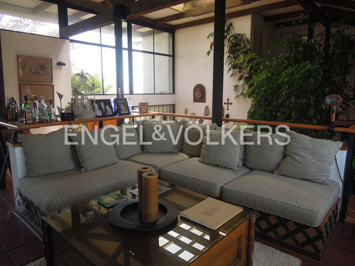 Casa Con Vista Soñada En Altos De Santo Domingo.