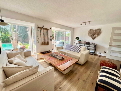 Casa En Condominio De 310 M2 Con Piscina (106395)