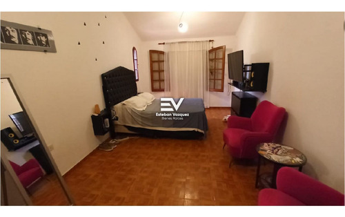 Imagen 10 de 14 de Venta. Casa 5 Dormitorios. B° Marechal. 225 Mts Terreno + 195 Mts Cub! Piscina. Recibo Permuta