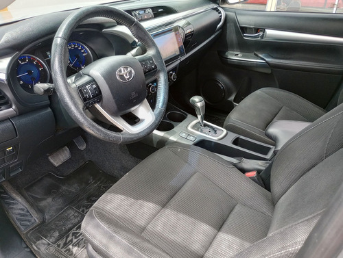 Imagen 6 de 19 de Toyota Hilux 2.8 Srv 4x4 Aut. 2016