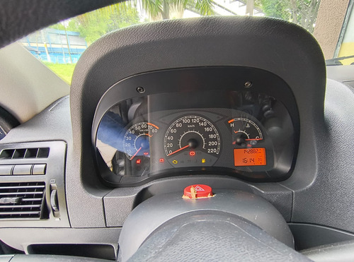 Fiat Siena 1.0 El Flex 4p