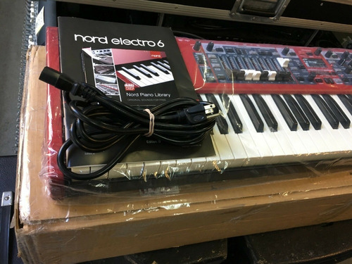 Imagen 2 de 3 de Nord-electro-6d-73-key-keyboard-piano-drawbars Novo