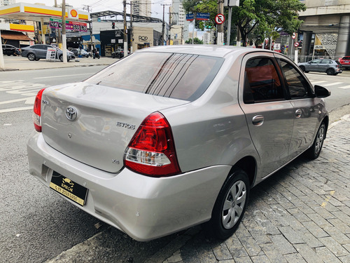 Toyota Etios 1.5 XS SEDAN 16V FLEX 4P AUTOMÁTICO