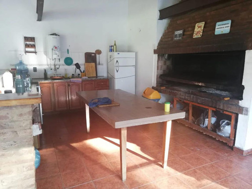 Casa En Venta - 4 Dormitorios 3 Baños - Cochera - 2.200mts2 - Florencio Varela