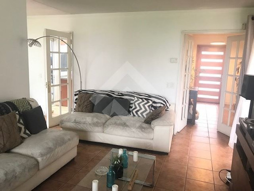 Imagen 8 de 24 de Casa En Venta De 5 Dorm. En La Florida
