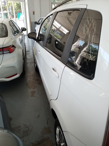 Imagen 8 de 12 de Fiat Idea Essence 1.6 16v