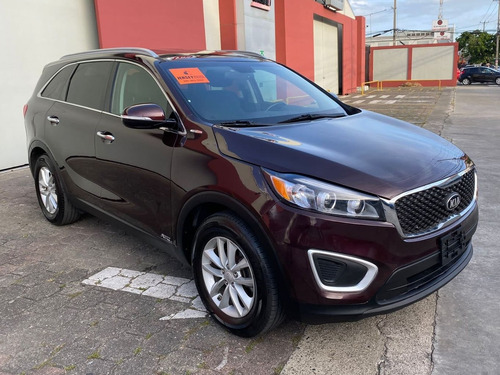 Imagen 2 de 13 de Kia Sorento 2016 4x4 3 Filas Americana
