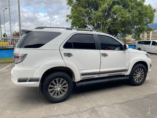 Imagen 11 de 25 de Toyota Fortuner 2014