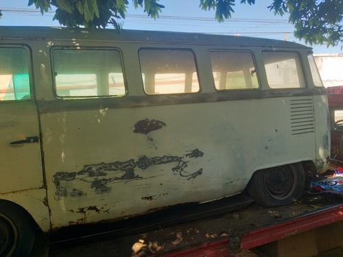 Imagem 6 de 11 de Volkswagen Kombi Corujinha 74 C/ Docks E Motor P/ Restaurar
