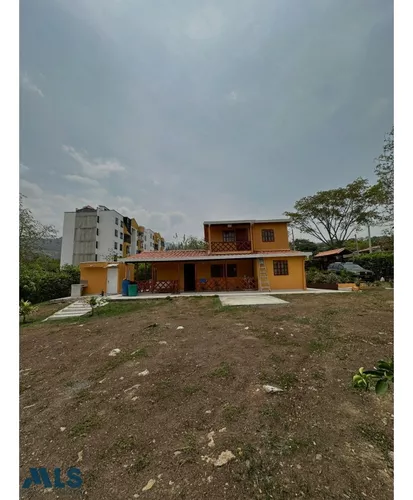 Zona Verde Y Espacio Para En Futuro Construir Pisc...(mls#248454)