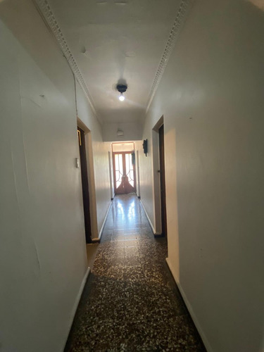 En Venta Casa. Un Piso, 4d, 2b, Comuna De Santiago