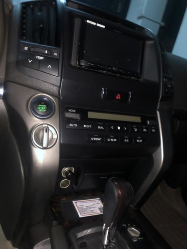 Toyota Land Cruiser V8