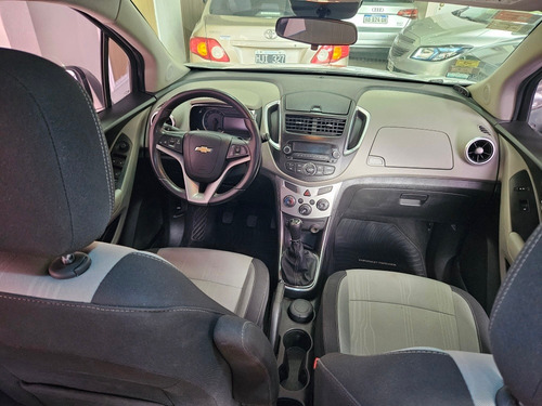 Imagen 13 de 22 de Chevrolet Tracker 2015 1.8 Ltz Fwd Mt 140cv