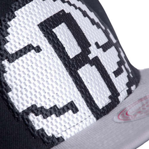 Gorra Mitchell & Ness Brooklyn Nets 8 Bit Xl