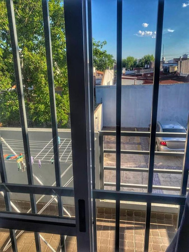 ¡bajó De Precio!venta De Cómodo 2 Ambientes A 2 Cuadras De Av. Rivadavia En Ramos Mejía