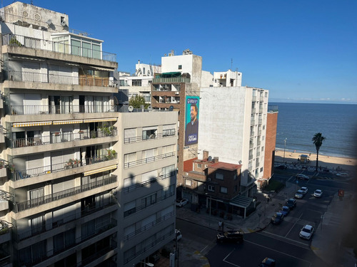 Venta Apartamento 2 Dormitorios En Pocitos. Garaje Compartido