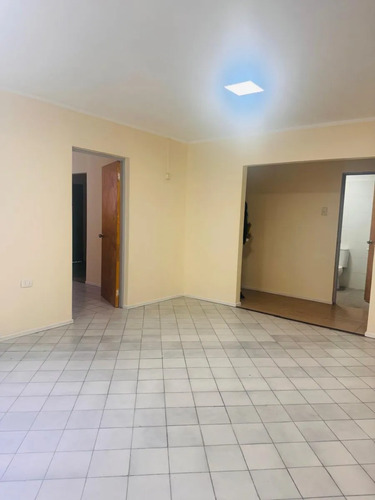 Arriendo Amplia Oficina Central En Calle San Matín De La Ciu
