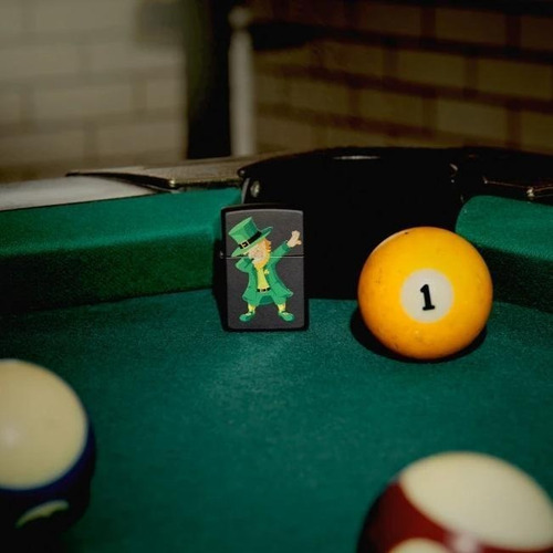 Imagen 3 de 10 de Encendedor Zippo Modelo 49124 Dabbing Leprechaun Garantia.