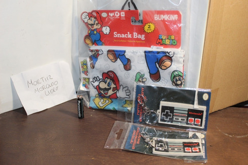 Set Dos Bolsas Nintendo Mario Bros + 2 Llaveros Control Nes