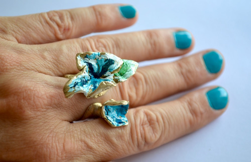 Imagen 8 de 10 de Anillo Dorado Y Turquesa, Bronce, Modelado Y Pintado A Mano