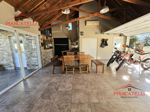 Venta De Casa En San Barrio San Patricio Con Hermoso Parque