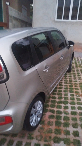 Imagem 3 de 6 de Citroën C3 Picasso 2013 1.6 16v Exclusive Flex Aut. 5p