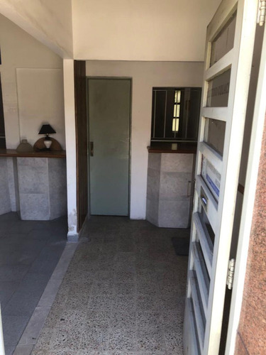 Venta Ph 2 Ambientes A Refaccionar Lanús
