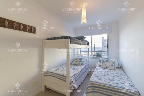 Punta Del Este, Península, Departamento De 2 Dormitorios Con Piscina, Terraza Y Cochera.