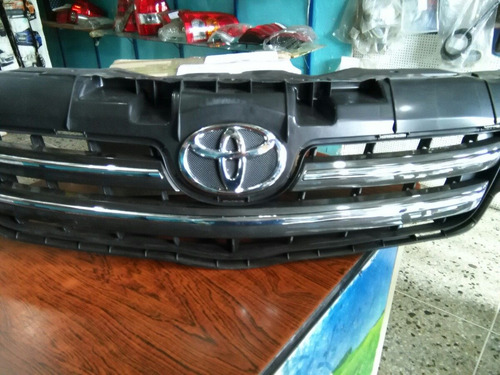 Imagen 2 de 6 de Parrilla Toyota Corolla 09-12 Con Emblema