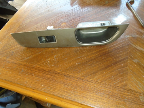 Imagen 1 de 3 de Vendo Boton De Subir Vidrio De Nissan Versa Año 2008