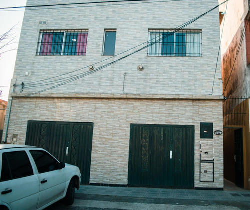 Ph En Venta - 5 Dormitorios 4 Baños - 299mts2 - Rafael Calzada, Almirante Brown