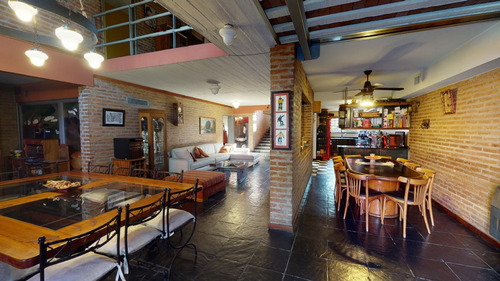 Excelente Casa 5 Ambientes Con Parque En Flores