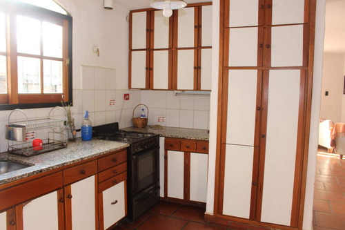Arguello Casa Estilo Colonial Con Pileta.