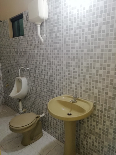 Imagen 6 de 14 de Alquilo Salón Comercial Sobre La Av.luque -san Lorenzo.
