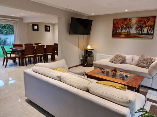 Casa De 180 M2, 6 D 6 B, Dos Pisos, Isla Teja , Valdivia