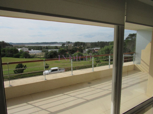 Imagen 2 de 12 de Departamento En Alquiler En El Edificio Veramansa , 2 Dormitorios . - Punta Del Este Piedras Del Chileno
